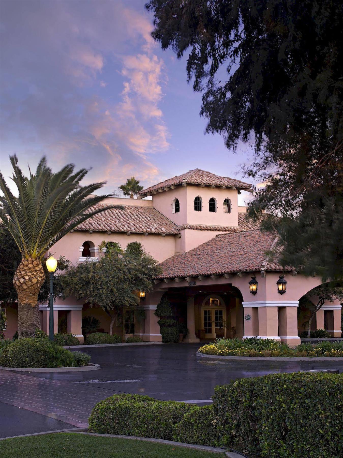 Harris Ranch Inn And Restaurant Huron 外观 照片