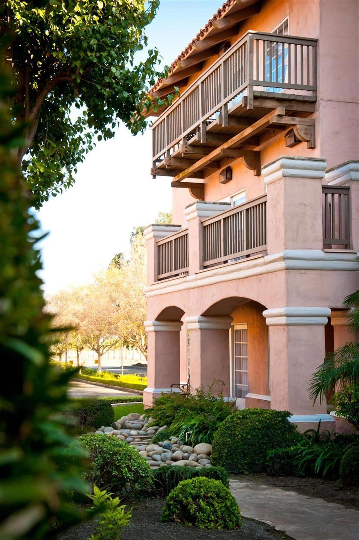 Harris Ranch Inn And Restaurant Huron 外观 照片