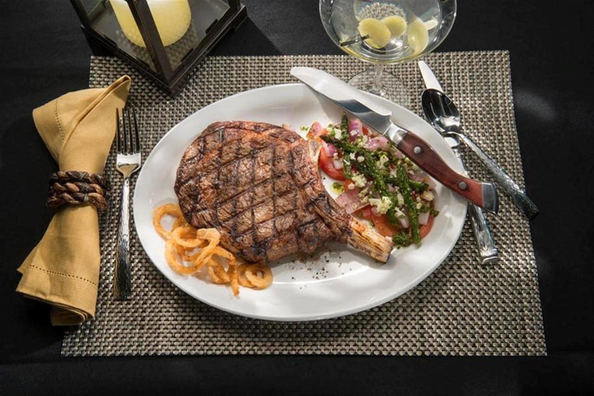 Harris Ranch Inn And Restaurant Huron 外观 照片