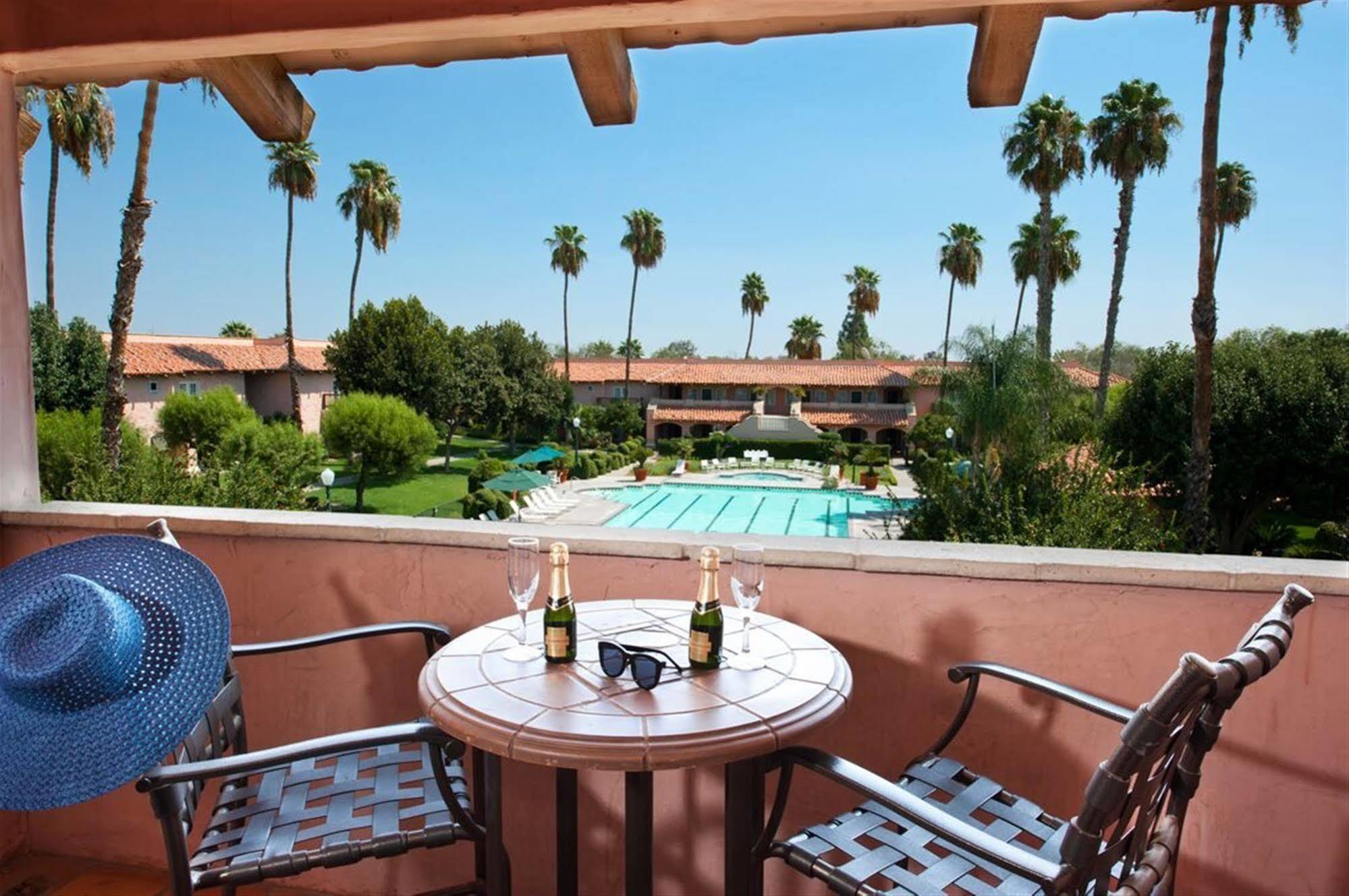 Harris Ranch Inn And Restaurant Huron 外观 照片